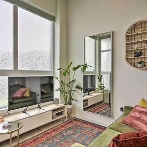 Stylish Ballard 15 Mins From Space Needle Apartment