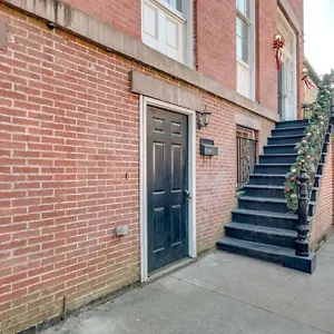 4 Bedroom Beauty Steps From The River , Savannah United States