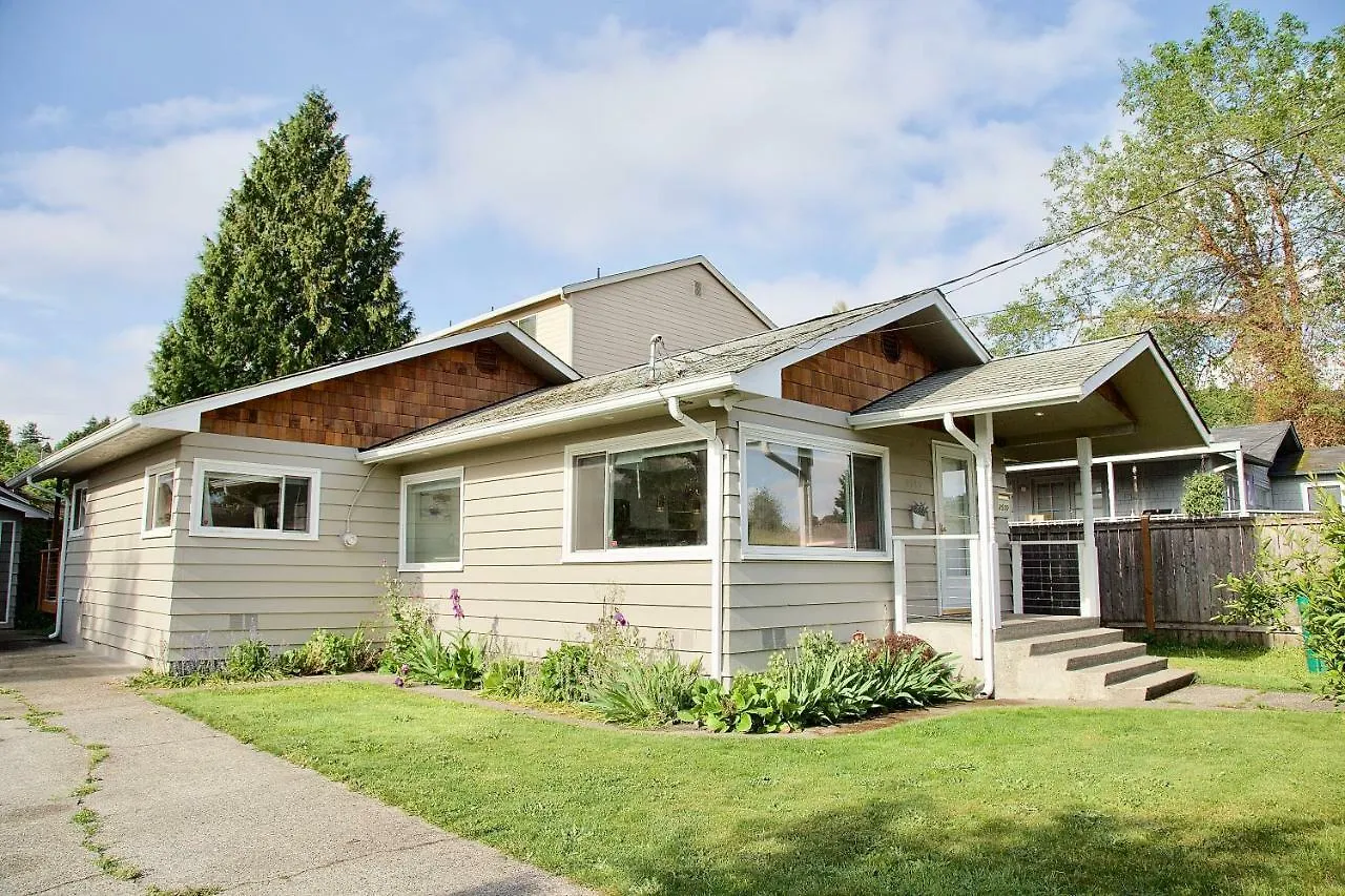 Charming Seattle Home Near Lake Washington Holiday home